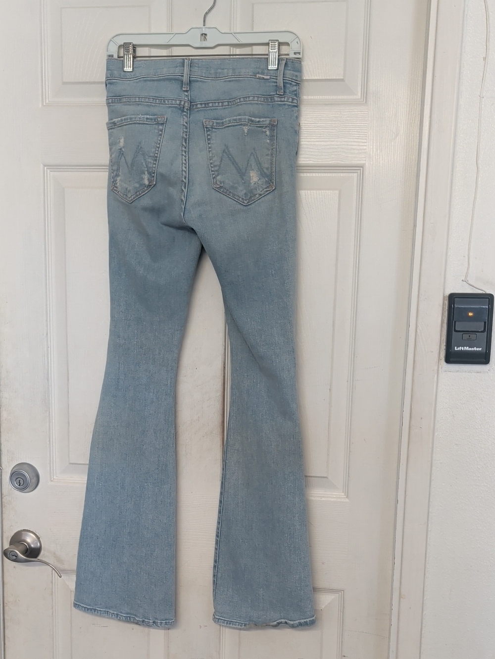 MOTHER The Weekender Jeans Size 26 Light Wash Flare Denim Women 26 Distressed - Picture 7 of 7